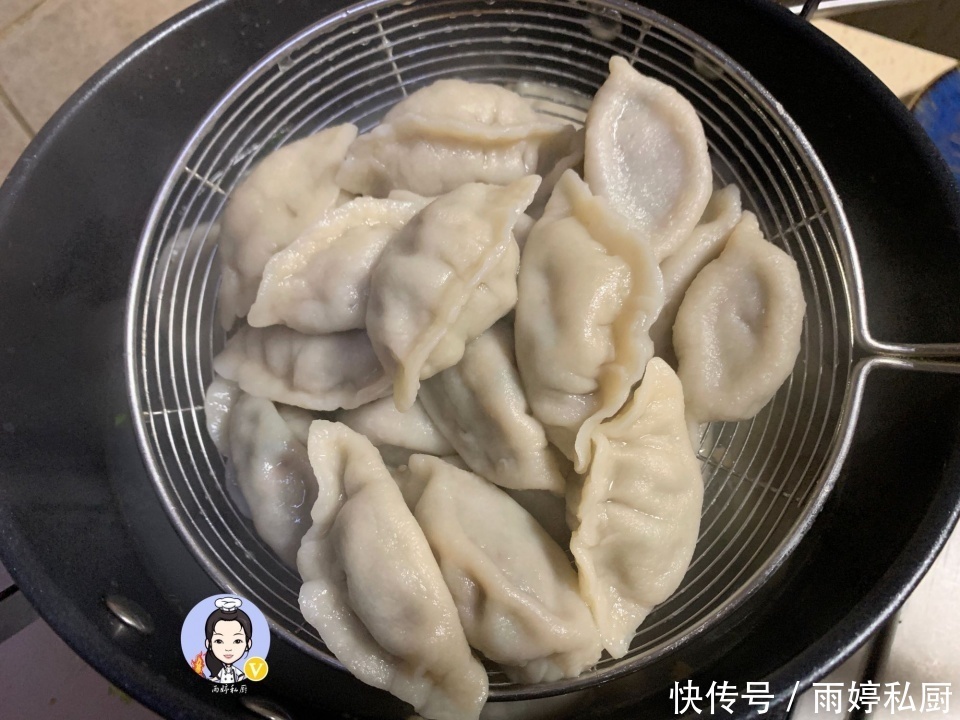 芹菜|秋天吃饺子,韭菜芹菜都不如这个馅,2块钱一把,鲜香味美特好吃