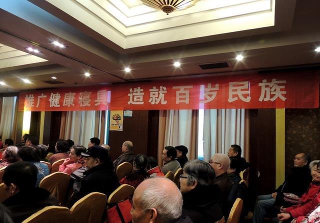  骗子|老人救命钱屡次被卖保健品的骗子骗去，为了父母请看看，值得深思