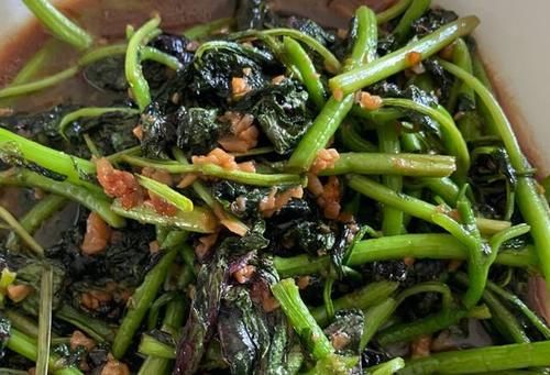  午餐|岳云鹏又晒午餐了，除了饺子都是素菜，这是准备减肥了吗？