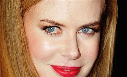 蓝眼睛|中国“蓝眼睛”女孩刚出生就被抛弃,被好心人领养后,如今怎样了