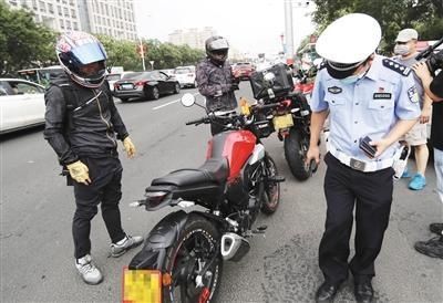  飙车|摩托扎堆“跑山” 交管严查改装、飙车