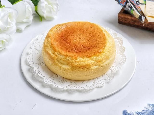 戚风蛋糕|1碗面粉3个鸡蛋,教你用电饭煲做出蓬松大蛋糕,入口即化天天想吃