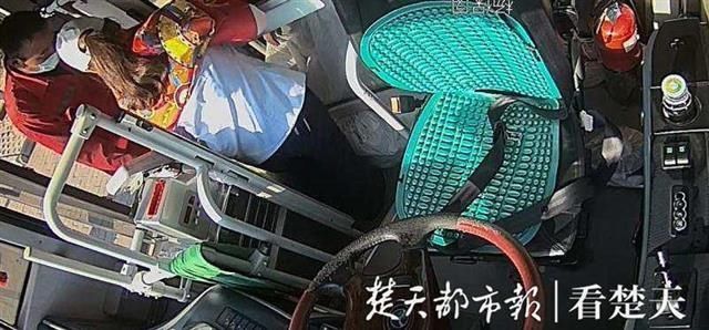 编织袋|乘客欲带香蕉水上公交 司机火眼金睛识破