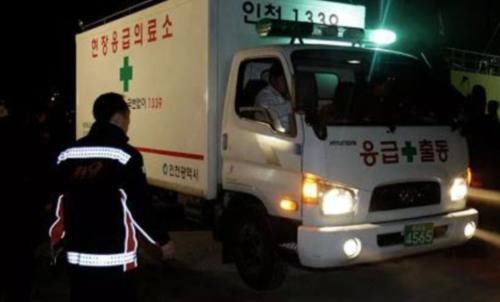 出租车|救护车遭恶意逼停，出租车司机嚣张大喊出事了我负责80岁老人因此身亡