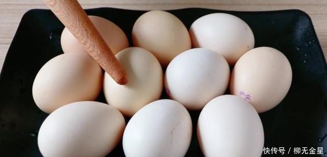 臭豆腐|鸡蛋最罕见的吃法,看着没食欲,但是吃起来真香,和臭豆腐一样