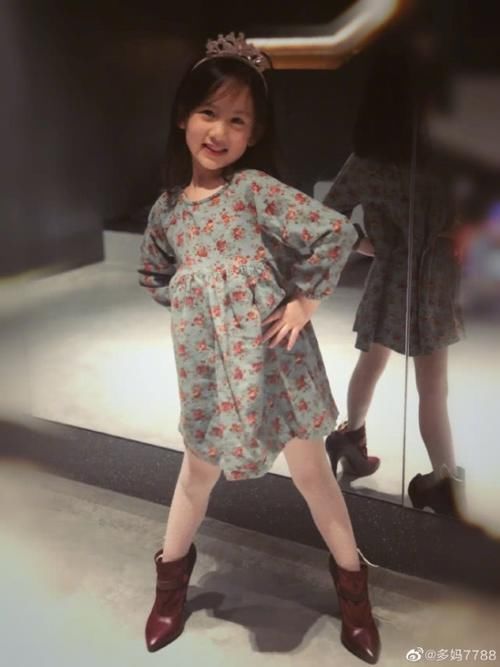  上网|黄磊在家带着女儿上网课，妹妹用很流行的歌曲造句