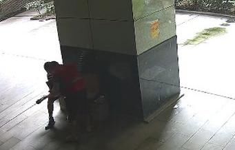  发现|万元电脑丢失急坏快递小哥，一查监控竟发现被人捡走当废品3元卖了