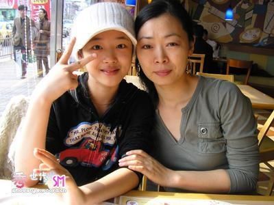 已故|已故韩星雪莉纪录片播出,妈妈前男友再陷网暴漩涡,恶意从未消失