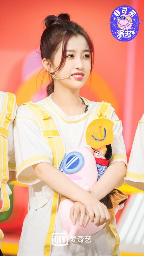  谢可寅|THE9迷惑行为大赏 刘雨昕尝试网兜套头谢可寅解锁倒骑牛