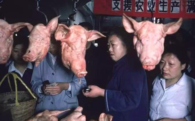 女子|一组70年代的老照片:图3挖河的女民兵,图5女子的行为让人不齿