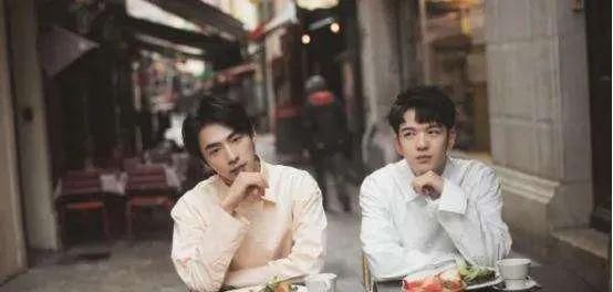  激烈|《快本》主持团纳新竞争激烈，空降女主持被群嘲，杨幂亲自上阵