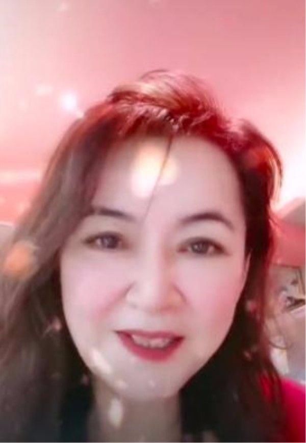 感觉|老了就不适合化浓妆,胡慧中装嫩完全认不出,不真实更不优雅!