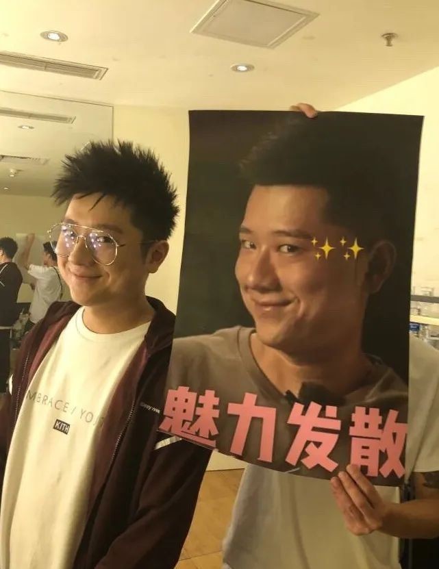  微博|王以太演出被香槟喷满脸，半个嘻哈圈为他道不平！香槟男：下一个目标GAI！