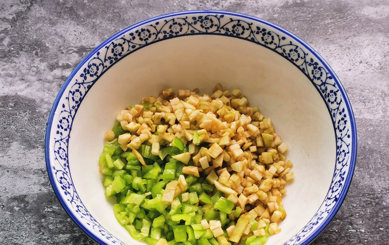 孩子|茄子的新吃法,在外面吃不到,做成馅料比肉香,出锅全家人抢着吃