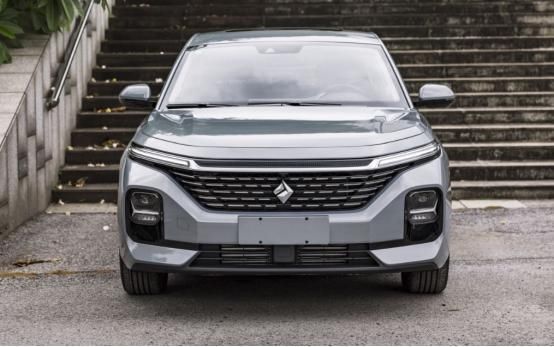  竞争|竞争轩逸帝豪，新宝骏轿跑轴距2米7，标配大屏车联网，不足6万