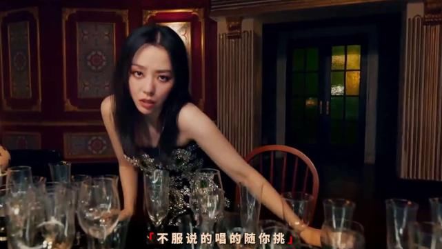  当中|太敢说！张靓颖用自己的黑料当歌词，直播当中怒怼黑粉：滚出去