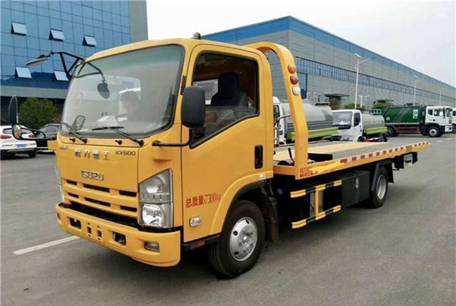  公里|高速又现＂天价拖车＂，一公里收费600元，工作人员：按标准收费