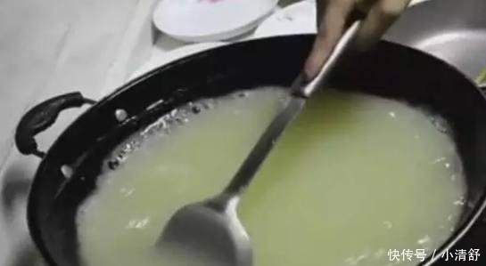 滚烫|婆婆把米粉倒进滚烫的水中, 出来的不是面糊却是它, 全家抢着吃!