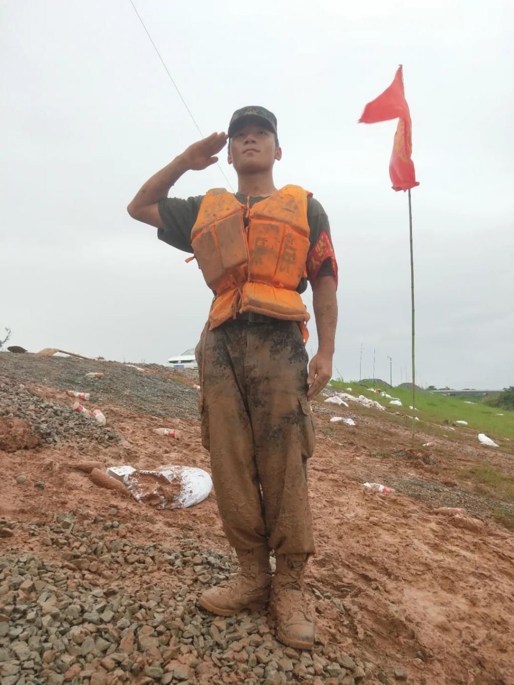  任建阳|2分钟勇救4人，95后立一等功！向军人致敬！