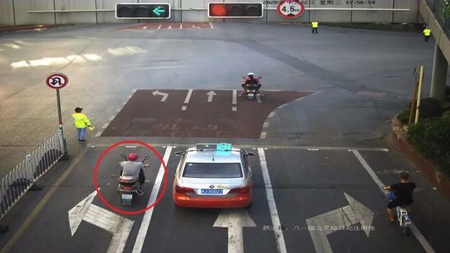  八一路交叉口|摩托车、电动车不按道行驶大曝光！丨创建曝光台