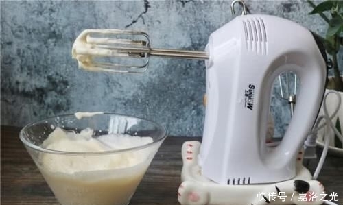  慕斯蛋糕|夏天最爱的草莓蛋糕，清爽细腻，配方升级，不用烤箱，零失败