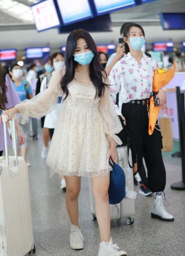  任你选|如何穿出少女感？跟着苏杉杉学穿裙子，学院风甜酷风任你选