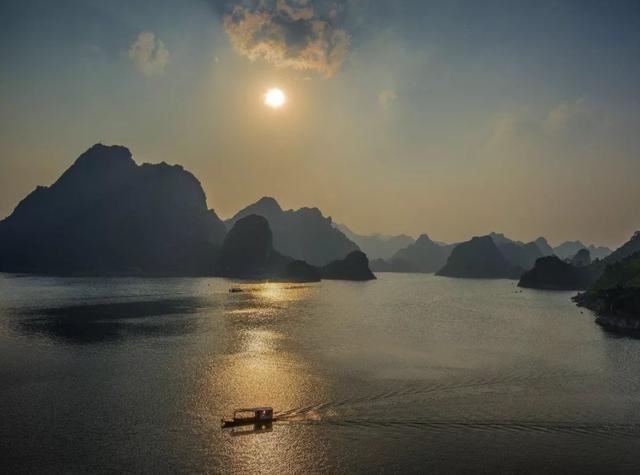 鲜有|中国唯一没有大坝的人工水库,藏着越南下龙湾的美景,却鲜有人知!