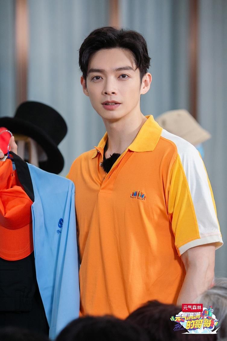  吴昕|综艺|《元气满满的哥哥》热播，吴昕扮铜人金蝉脱壳