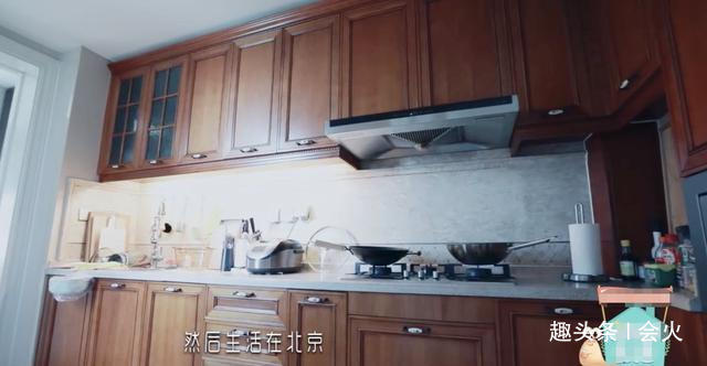 周笔畅|超女亚军周笔畅豪宅曝光!两个厨房分中西式,一个冰箱专门放面膜