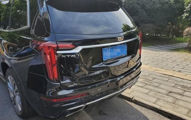  现场|本田追尾凯迪拉克XT6，看到现场之后，谁是“纸糊车”一目了然