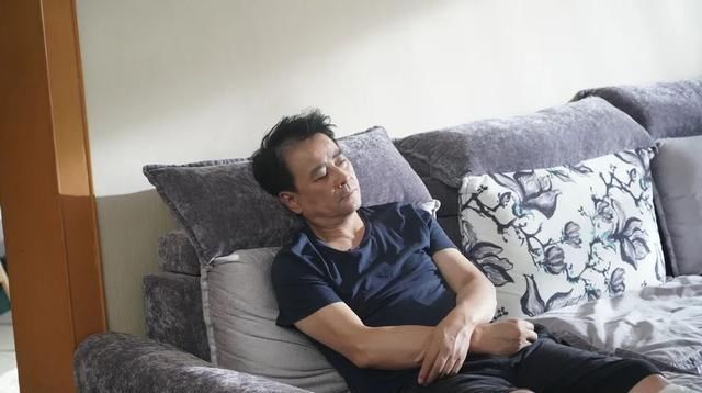  罗钢|探班《归路》电影：罗钢拄着拐杖出演，晚饭从早上吃到中午