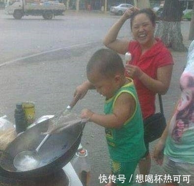 段子|趣味图片幽默段子：看脸型五官像是亲生的，就是肤色不太像，哈哈