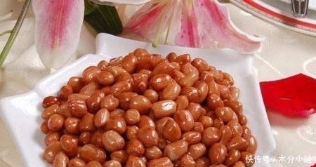 把花生|油炸花生米总是黑暗的?锅里加点,香脆不腻!