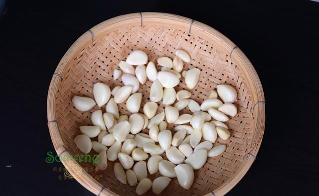  亲朋好友|蒜蓉酱这样做太香了！每年夏天我都要做几十罐，送亲朋好友还不够