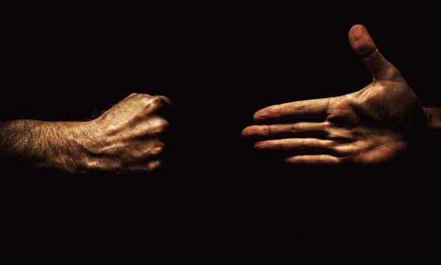 带走|拾荒男酒后带走邻居家女孩将其祸害：再多的善意也养不熟作恶的狼