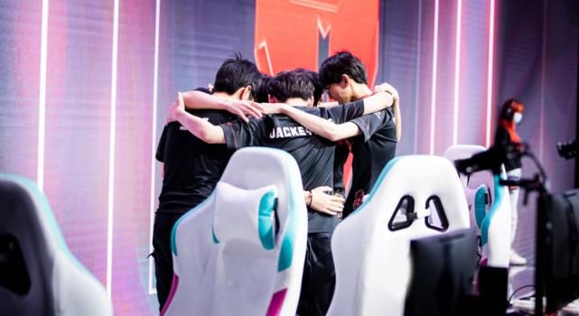 倒数第|英雄联盟S10战队巡礼之TES:旗舰引航,骑士远征!