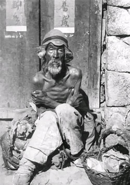 老照片|晚清百姓生活老照片,地主小老婆确实漂亮,抽鸦片的女子打扮时髦