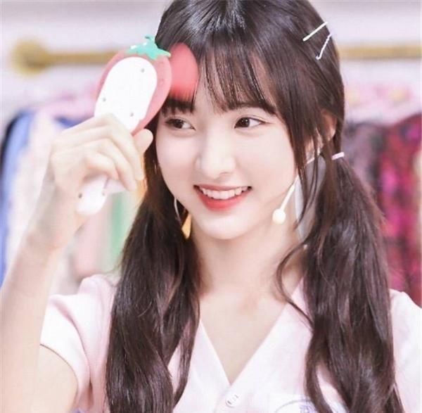  出道|硬糖少女成员出道的年龄，希林18岁，张艺凡19岁，而她5岁就出道