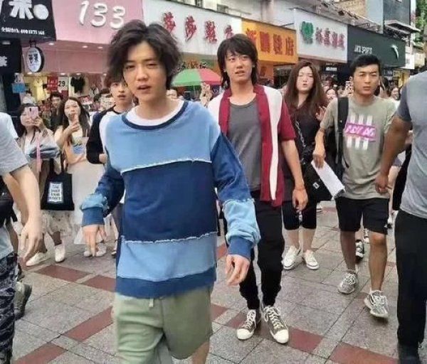  鹿晗|李现宣布退役，鹿晗、吴磊接力火拼，网瘾少年变身电竞达人