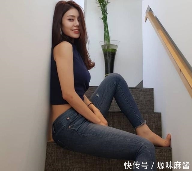 女性|牛仔裤穿出女性秀美身材,洋气又气质,散发女性独特魅力!
