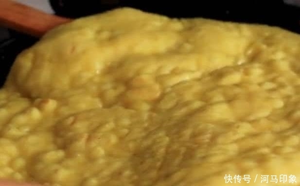 搅拌均匀|小米别再熬粥了,一个鸡蛋,一包牛奶,那样做好吃又营养