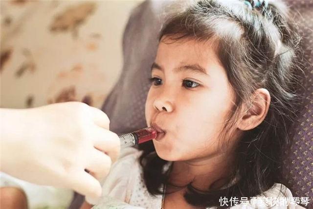  宝宝|6个月大的婴儿被异物噎住，邻桌护士40秒急救，宝宝化险为夷