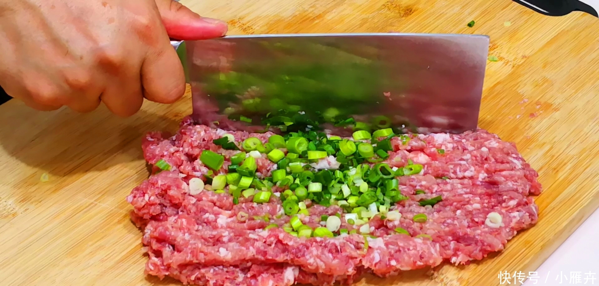  茄子|茄子包饺子，实在太好吃了，鲜美多汁不油腻，比肉饺子还香还好吃