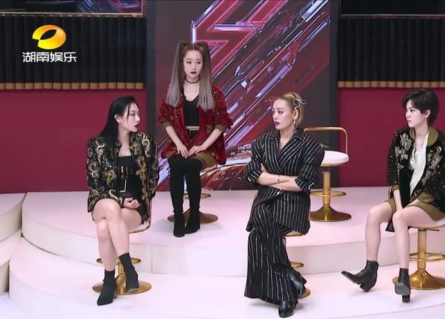  投奔|蓝盈莹野心大遭人嫌！投奔宁静，五人组里4位姐姐不爱搭理她