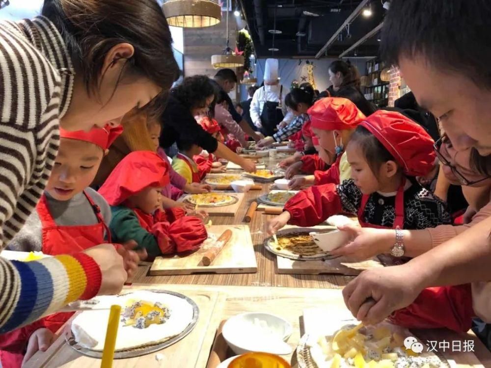  体验|寓教于乐，萌娃动手体验食物来之不易