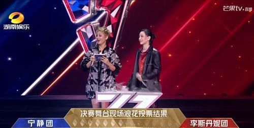  舞台|蔡徐坤亮相姐姐成团夜，舞台上大胆和伴舞亲密互动，粉丝暴风哭泣