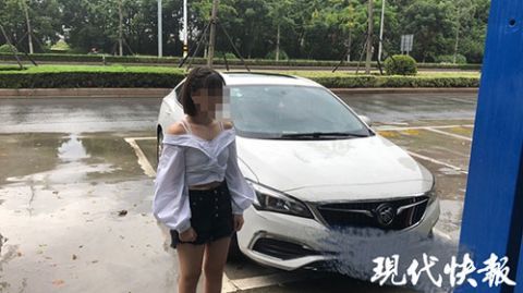  拦下|交警拦下一辆没年检的车，女司机说“我也没驾照啊”