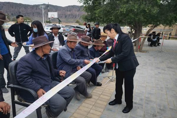 现场|巡回法庭进乡村 现场审理土地纠纷案