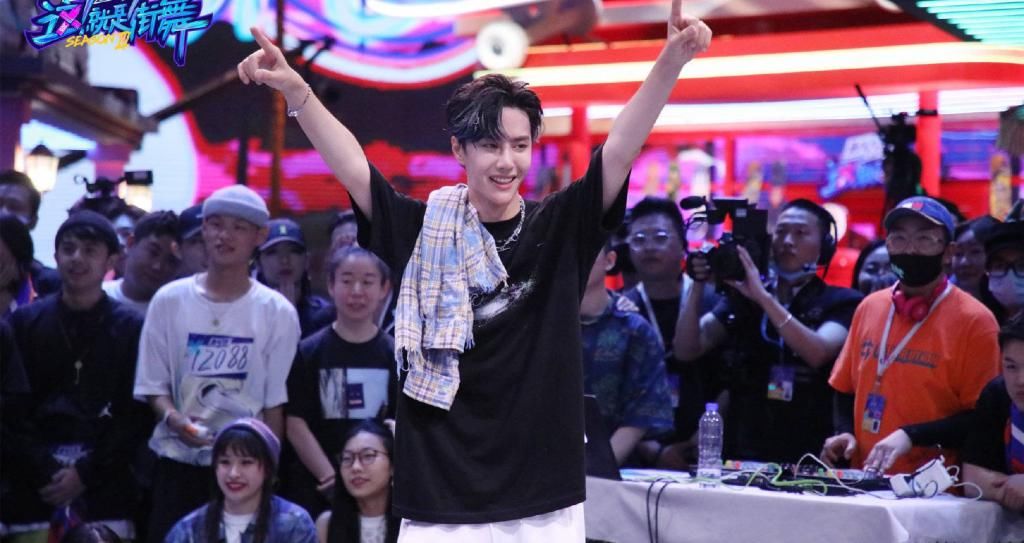  地方|王一博，从街舞圈走出来的小孩，终于又回到了原来的地方