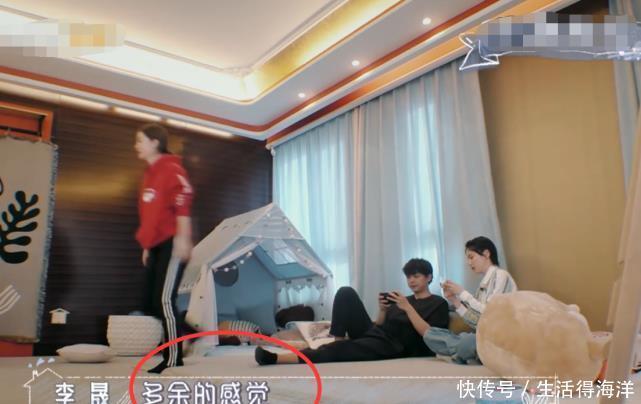 诸葛大力和李佳航|看李佳航与诸葛大力玩手游,李晟吃醋直言自己多余,谁注意两人坐姿!